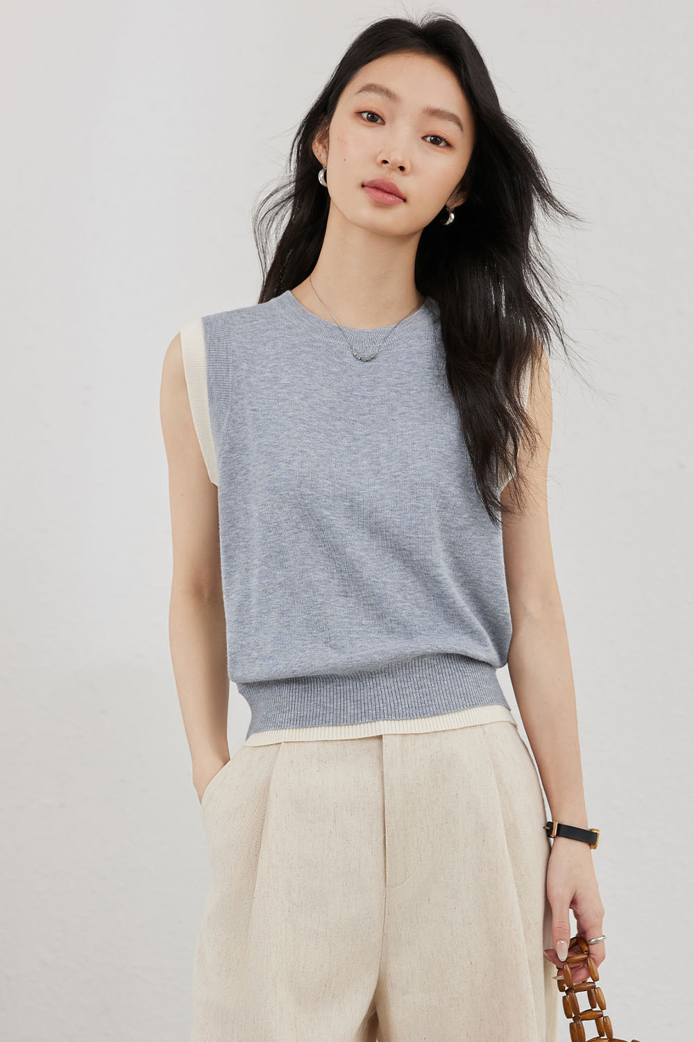 Round Neck Sleeveless Loose Knit Sweater