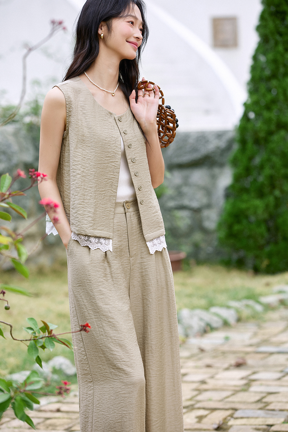 Wrinkled Lace Vest Suit