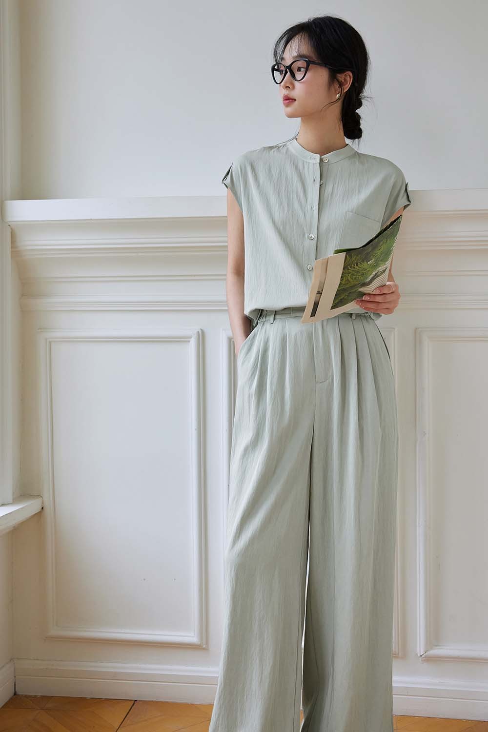 Comfortable Sleeveless Commuter Suit