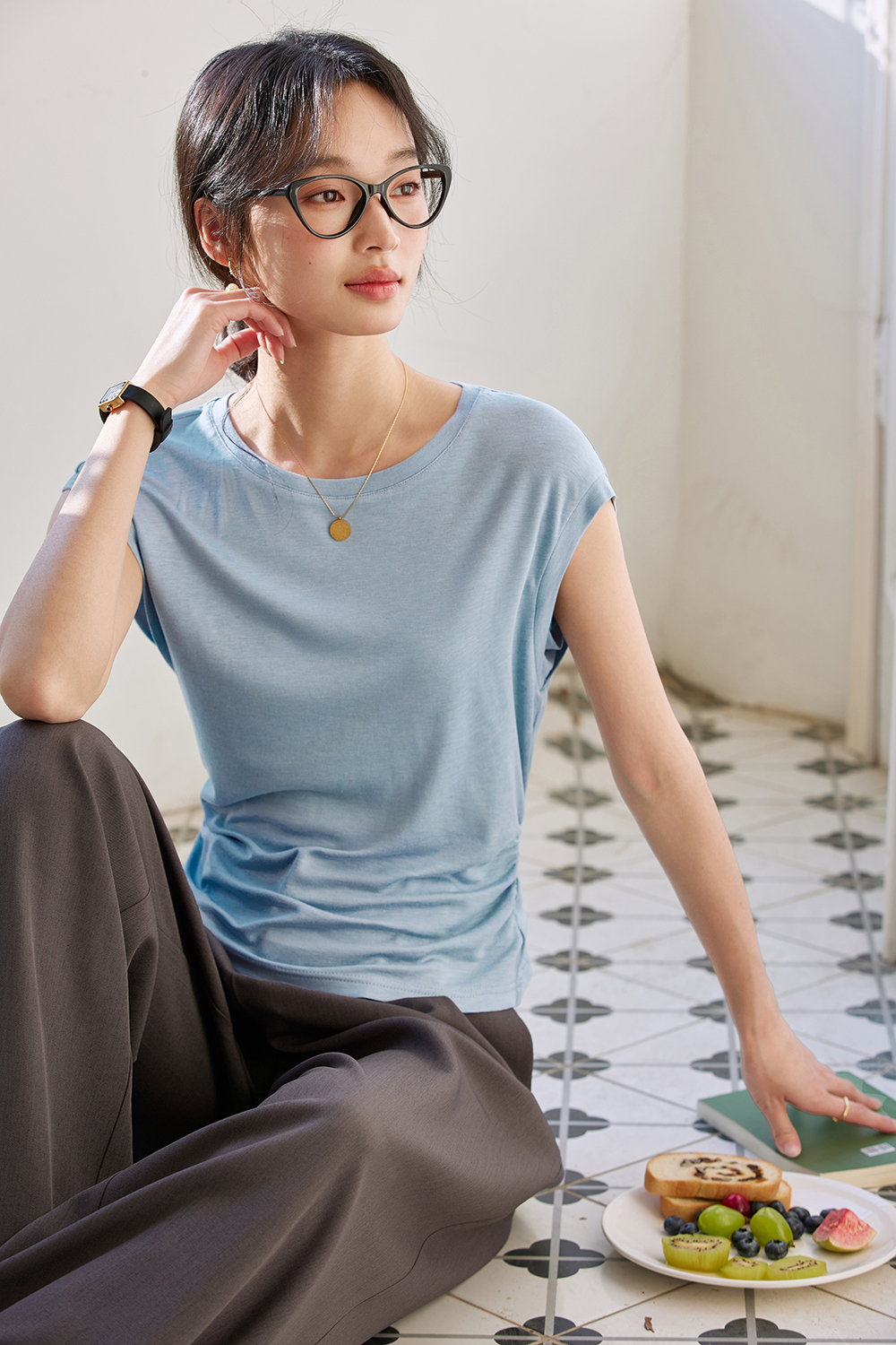 Office-Chic Ruched Waist Top with Round Neck