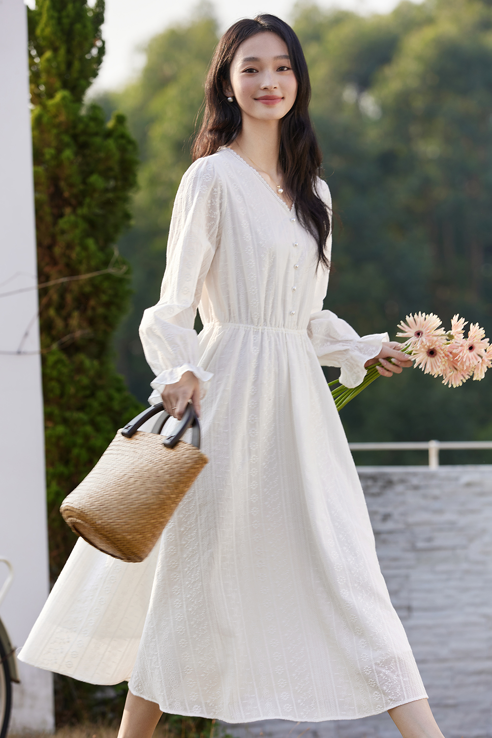 Luxe White Cotton V-Neck Dress with Lace Embroidery & Belted Waist-VIMLYSTORE