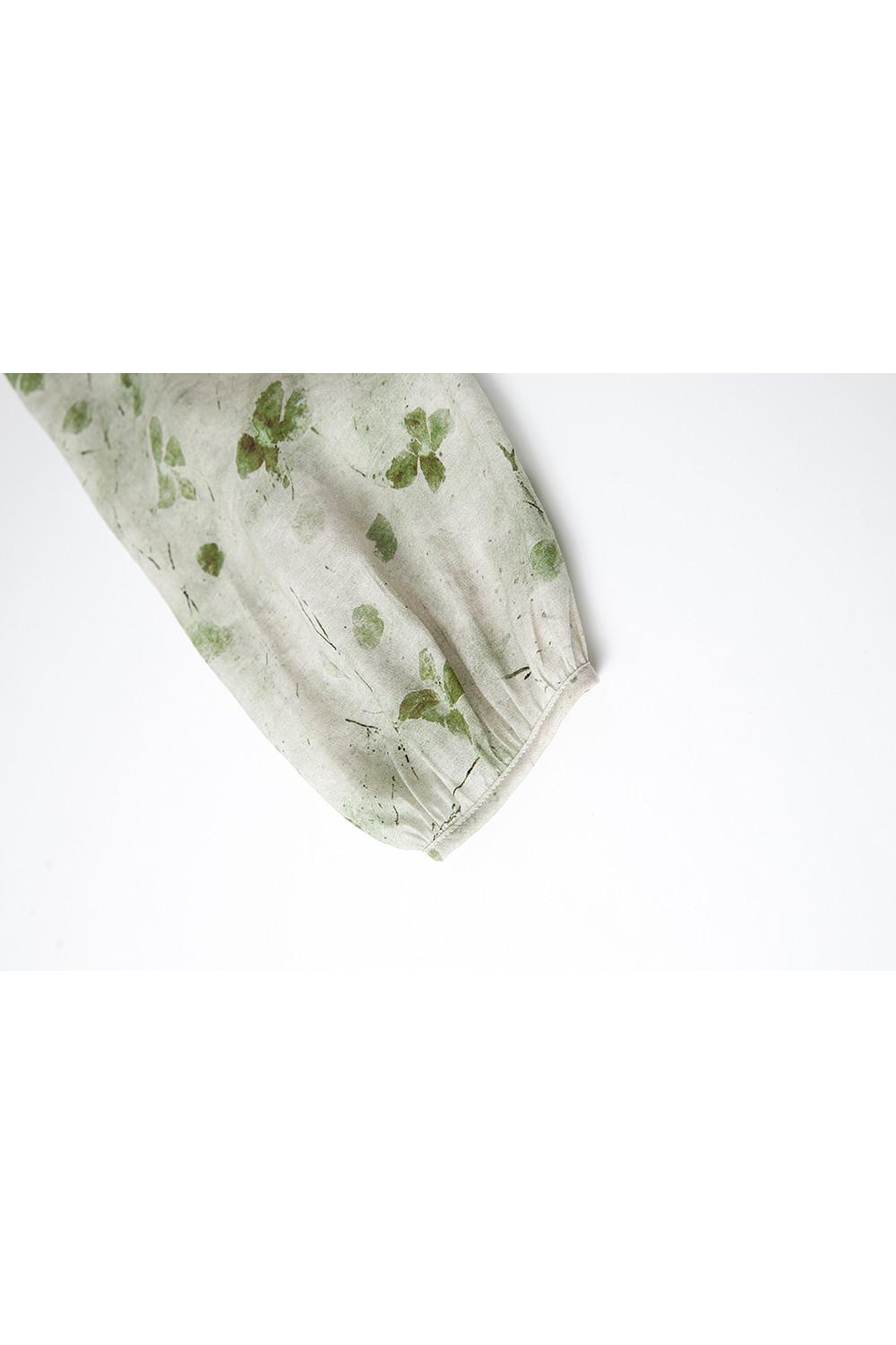 V-Neck Puff-Sleeve Belted Maxi Dress with Waist-Defining Tie-VIMLYSTORE