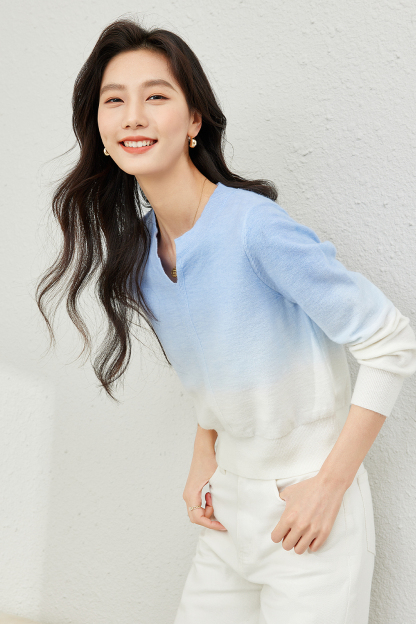 Crew Neck Gradient Knitted Sweater