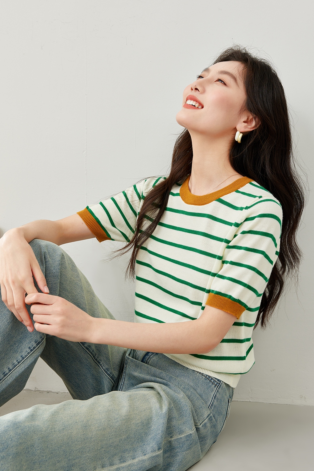 Fashionable Contrast Color Sweater