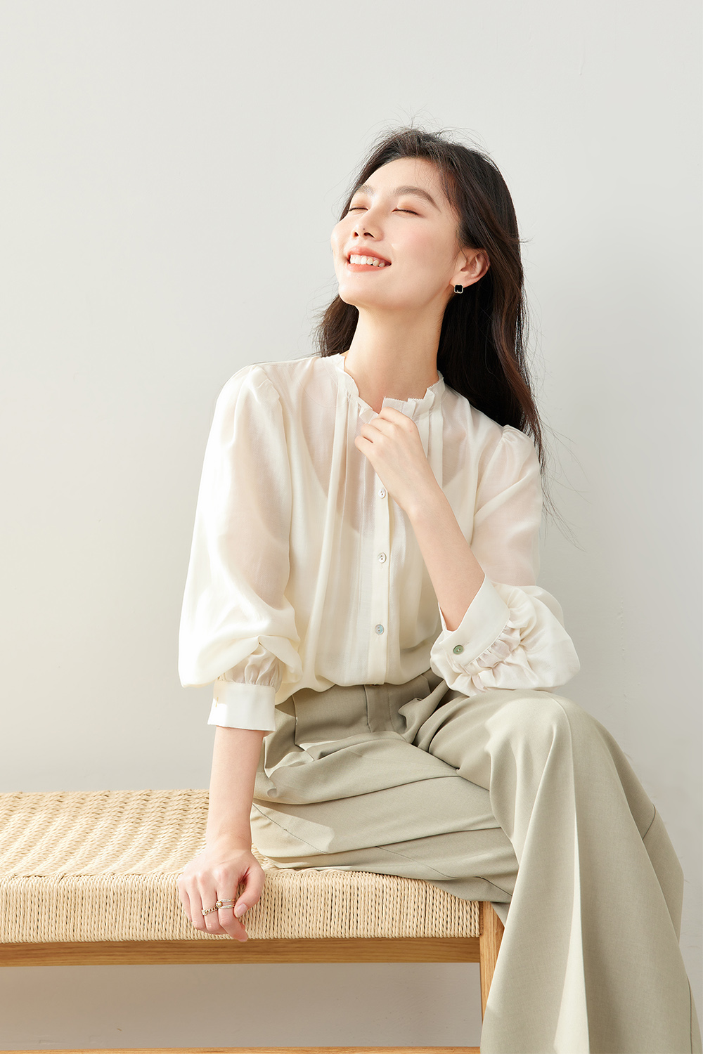 Round Collar Bud Tencel Shirt