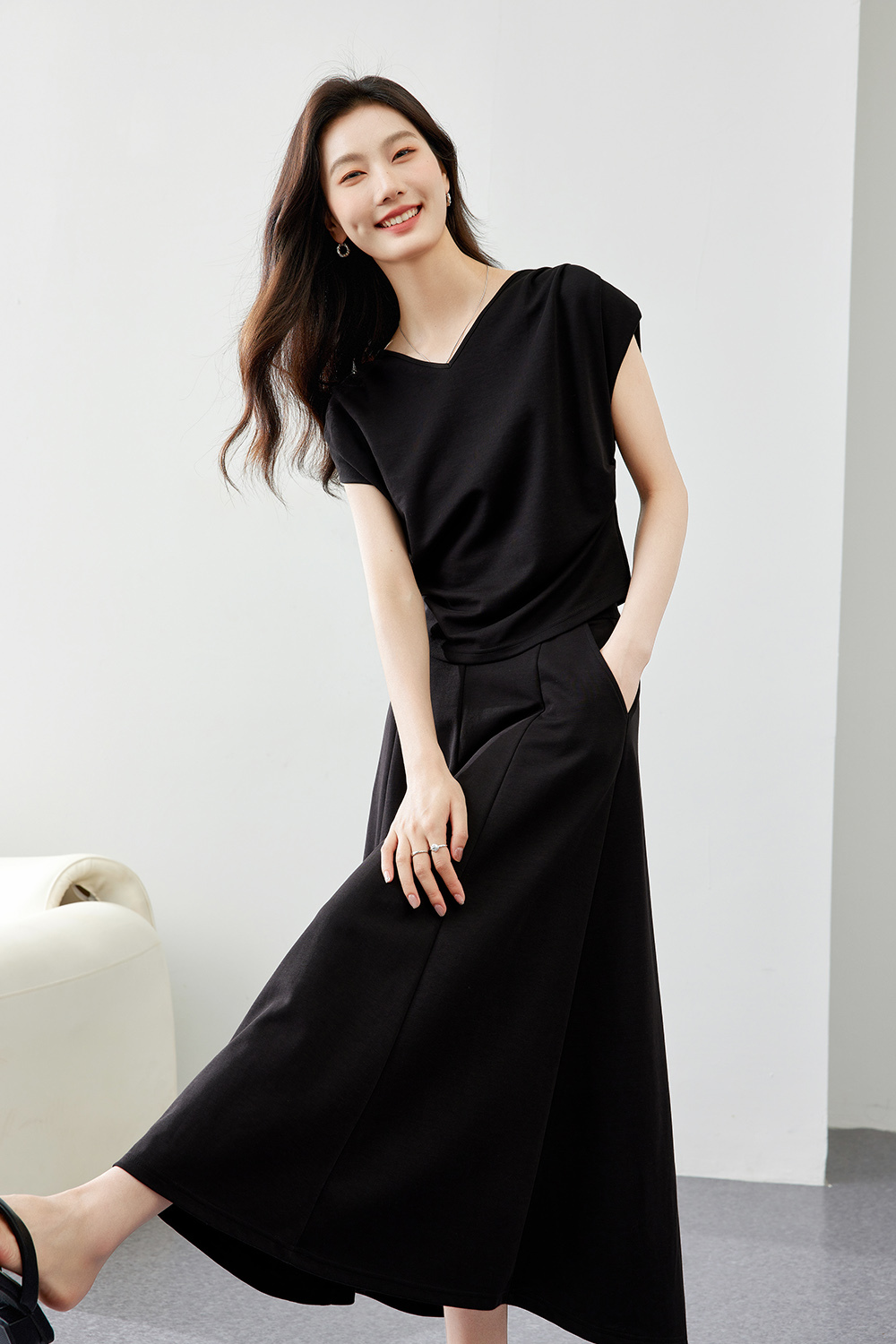Light T-Shirt And Half Skirt Suit