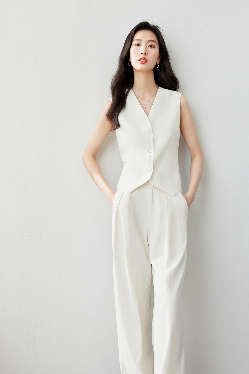 Sleeveless business commuting two-piece set