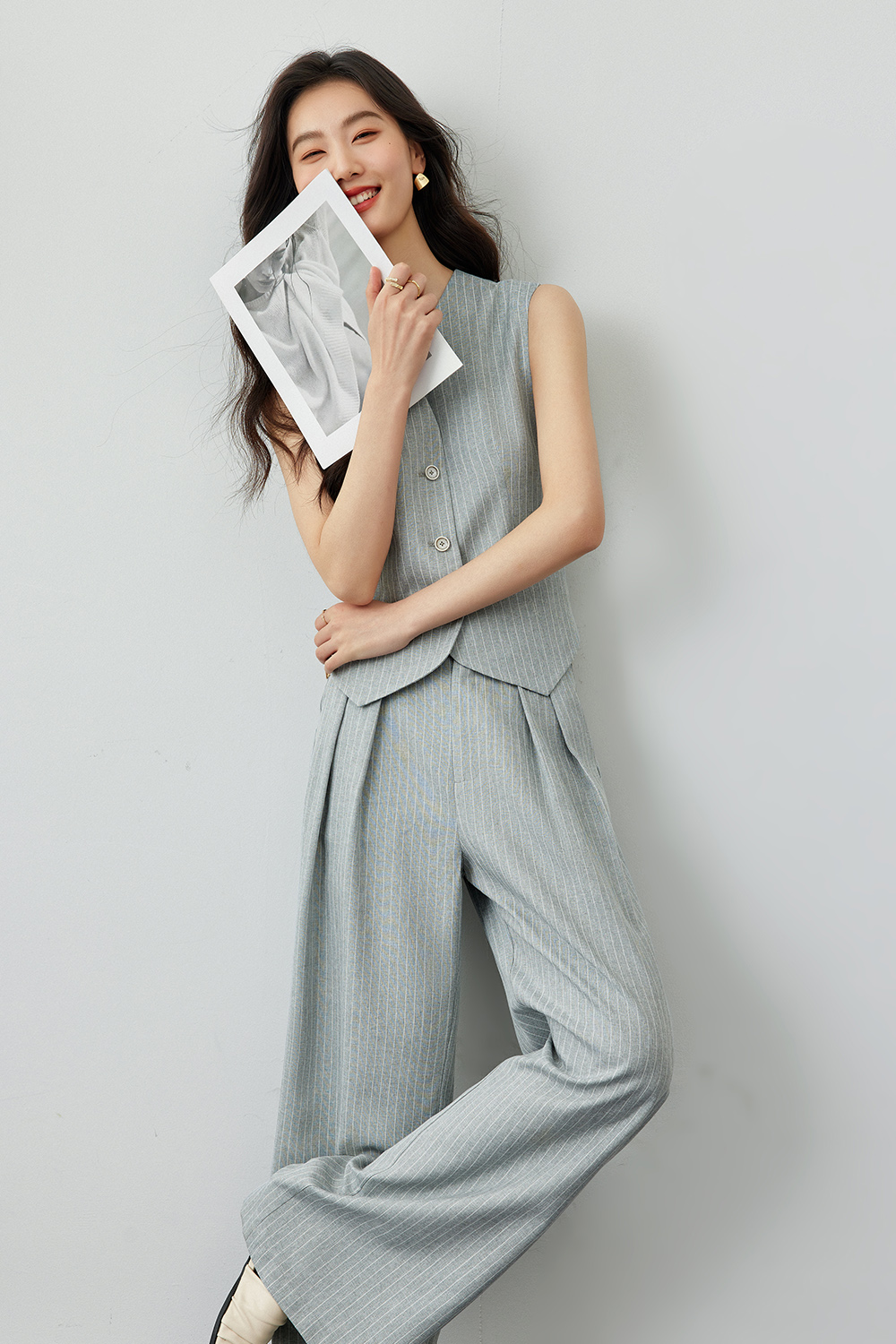 Sleeveless business commuting two-piece set