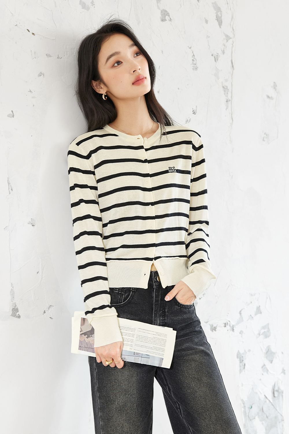 Soft And Waxy Embroidered Knitted Cardigan-VIMLYSTORE