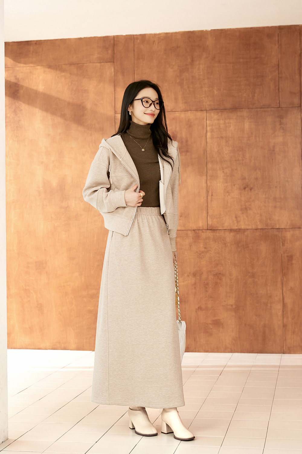 Fashionable loose hooded suit