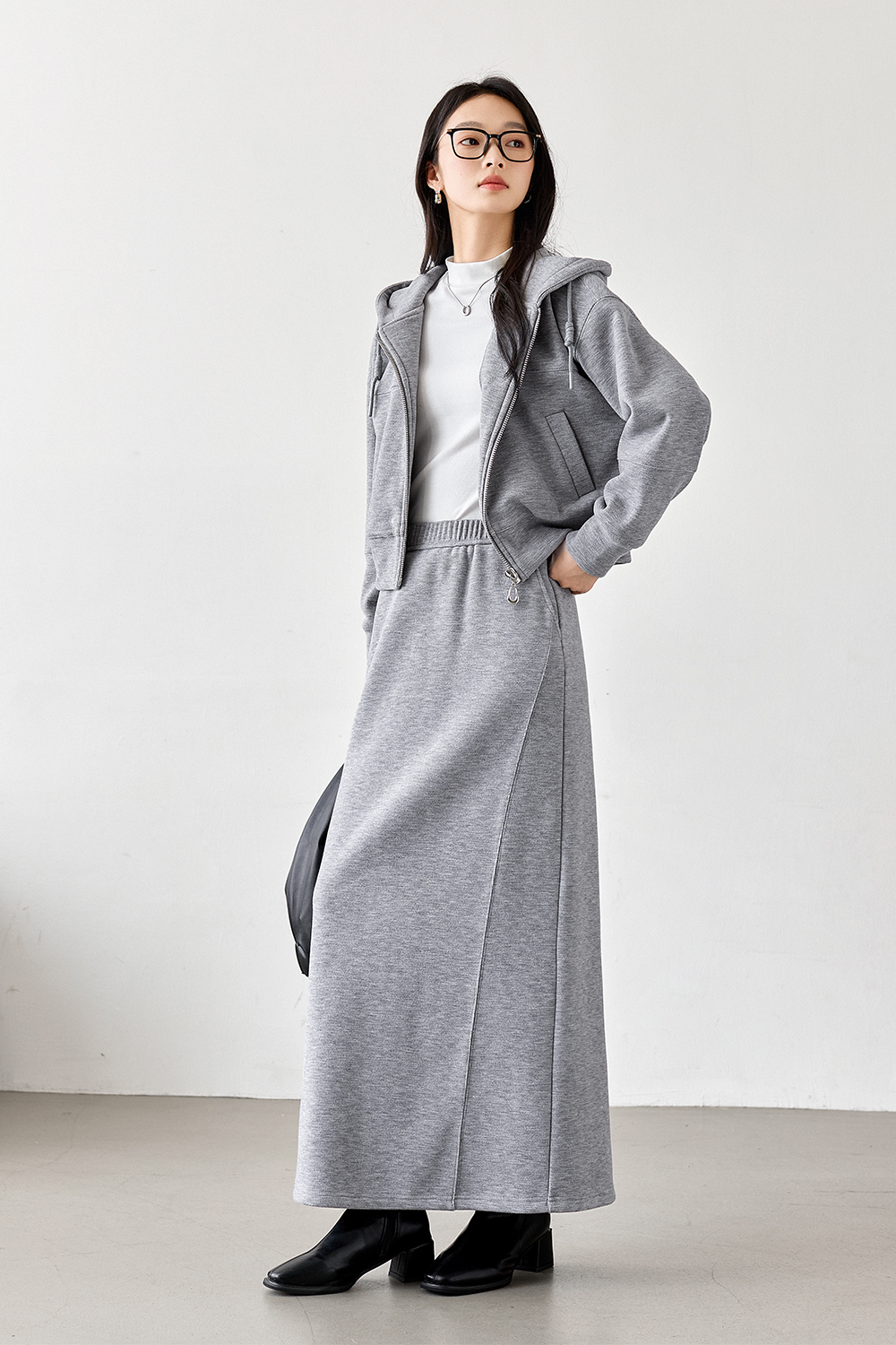 Fashionable loose hooded suit