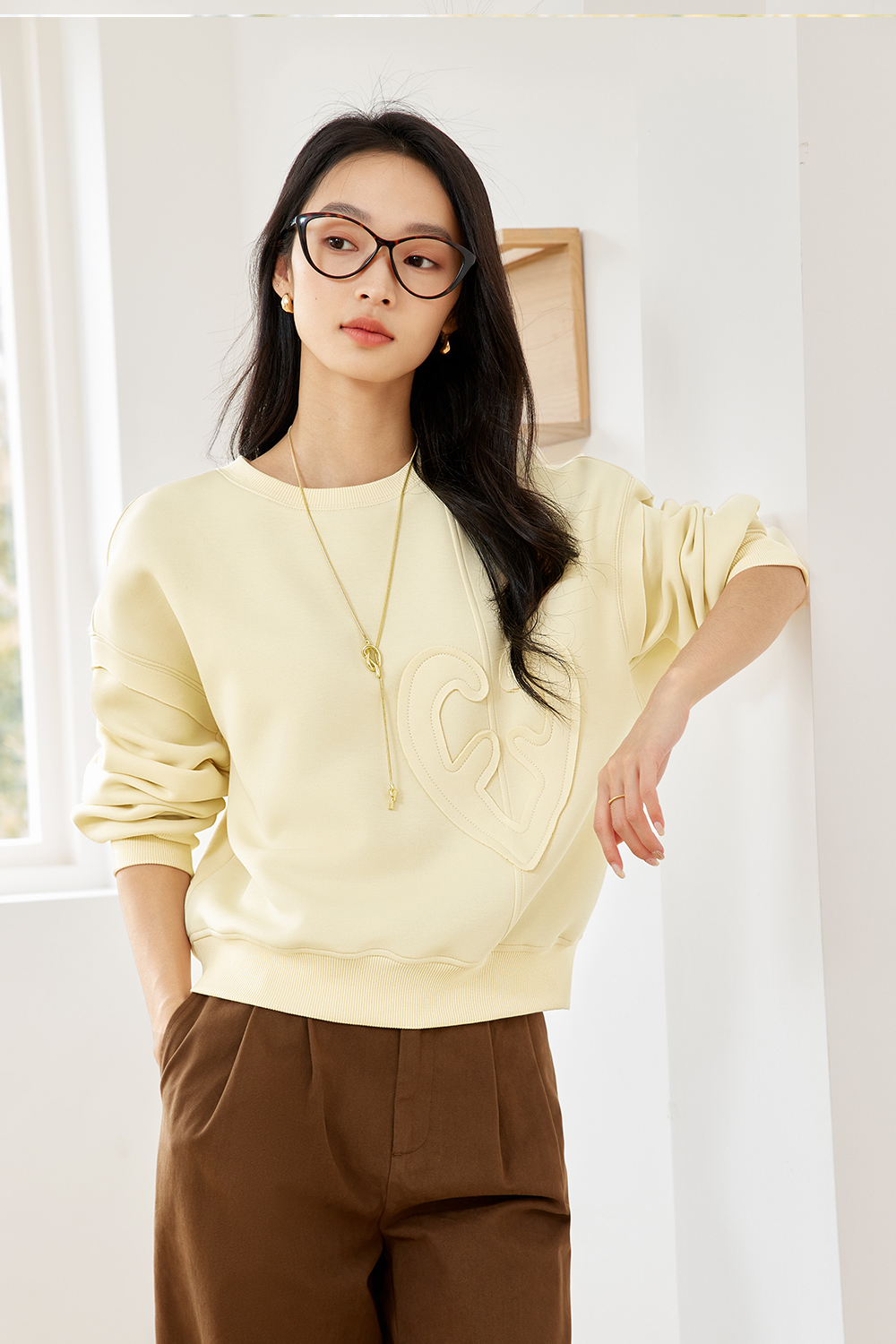 Heart Patch Embroidery Sweatshirt