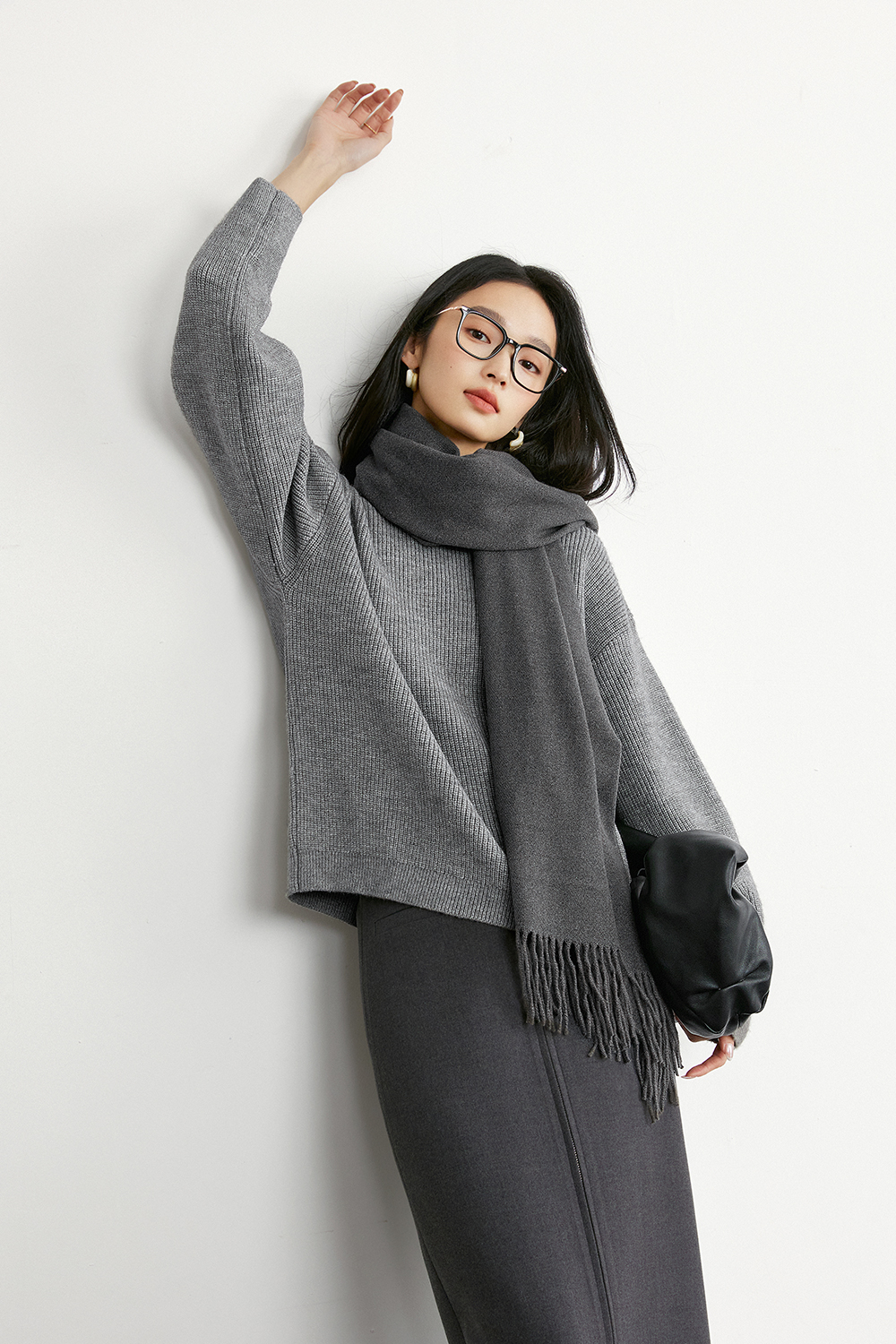 Minimalist gray round neck knitted sweater-VIMLYSTORE