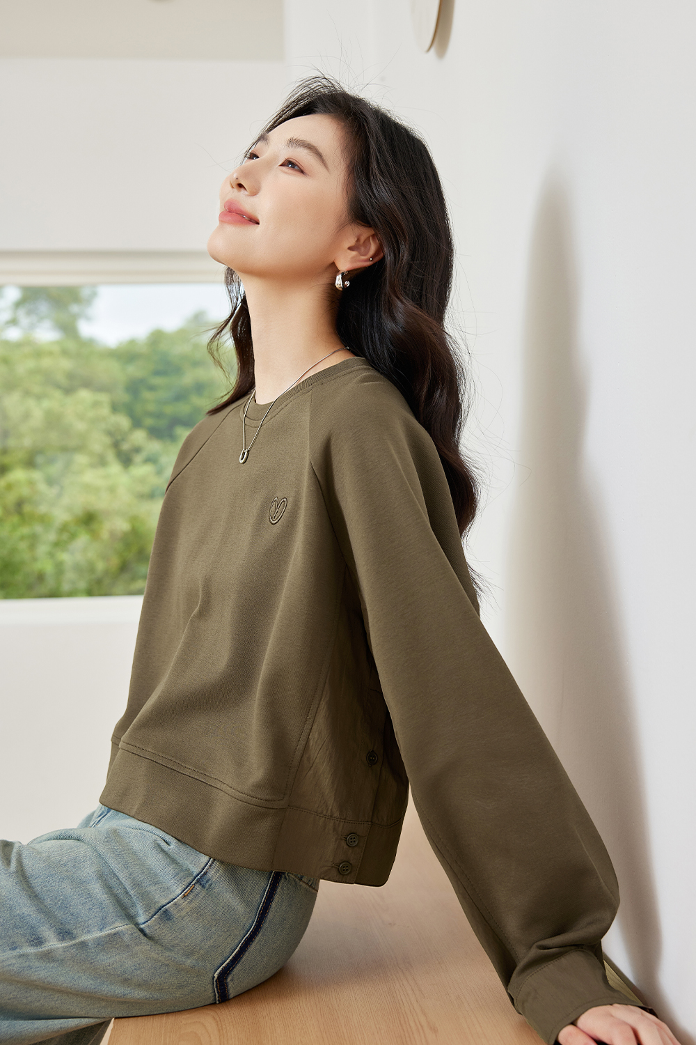 Simple Heart-Shaped Embroidered Sweatshirt-VIMLYSTORE