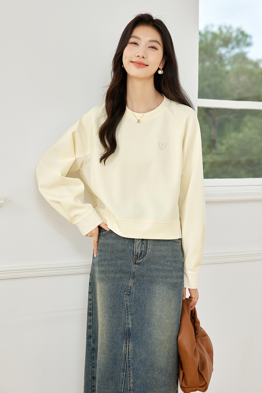 Simple Heart-Shaped Embroidered Sweatshirt-VIMLYSTORE