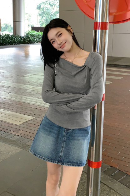 Simple Knotted Long-Sleeved T-Shirt