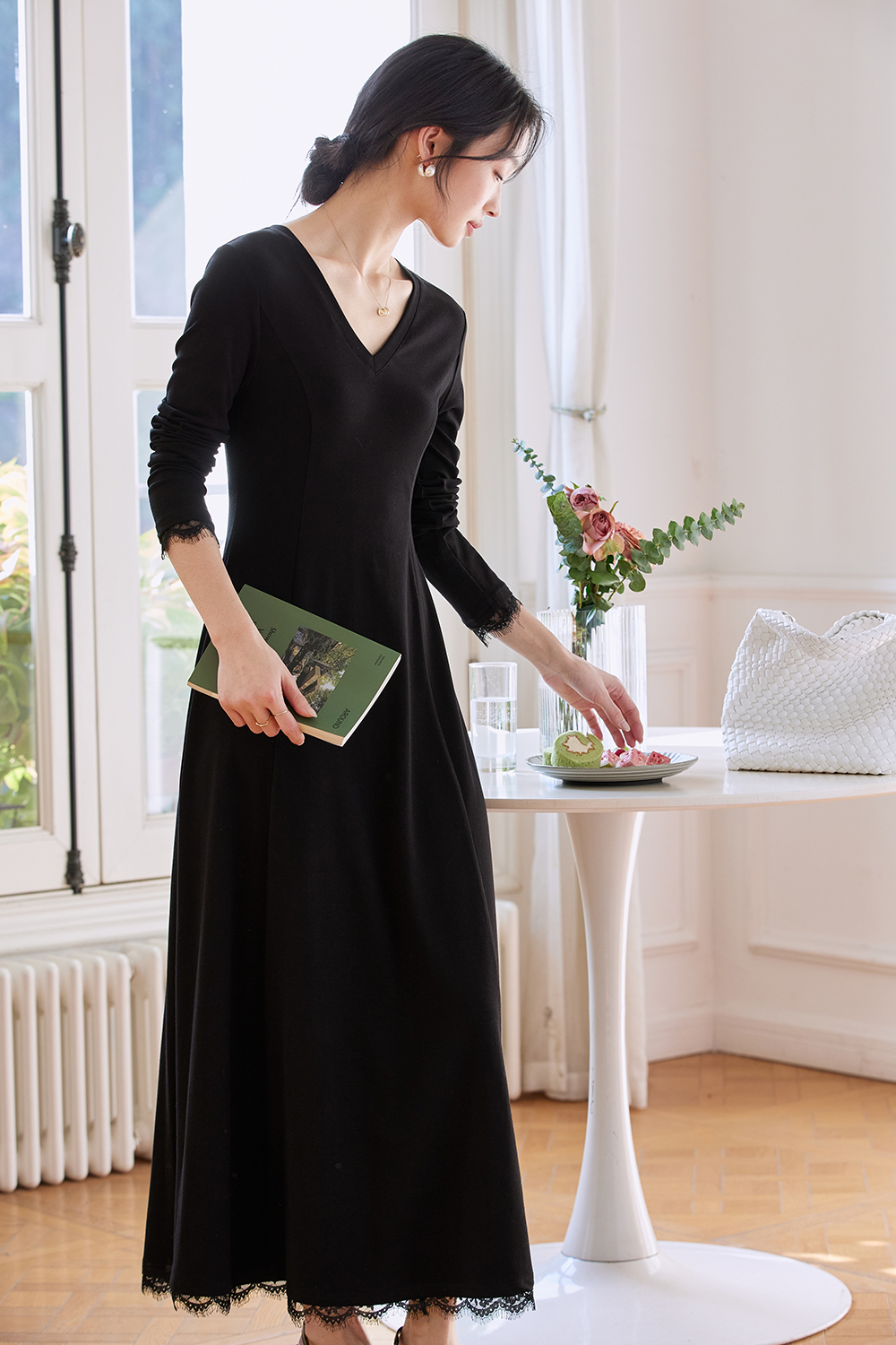 Elegant Black Lace Hem Dress
