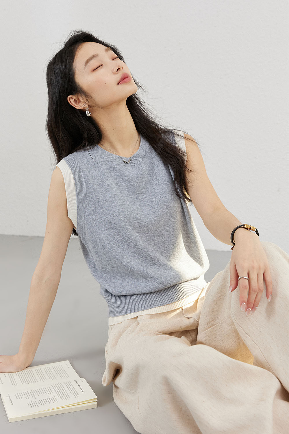 Round Neck Sleeveless Loose Knit Sweater