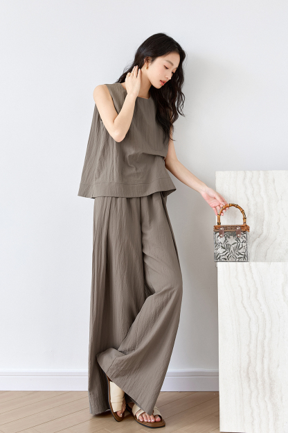 Slimming Sleeveless Top with Flared Pants Set