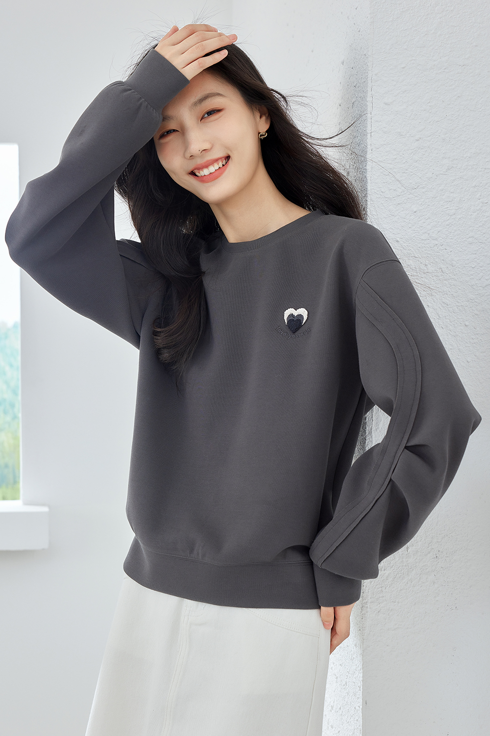 Unique embroidered round neck tops-VIMLYSTORE