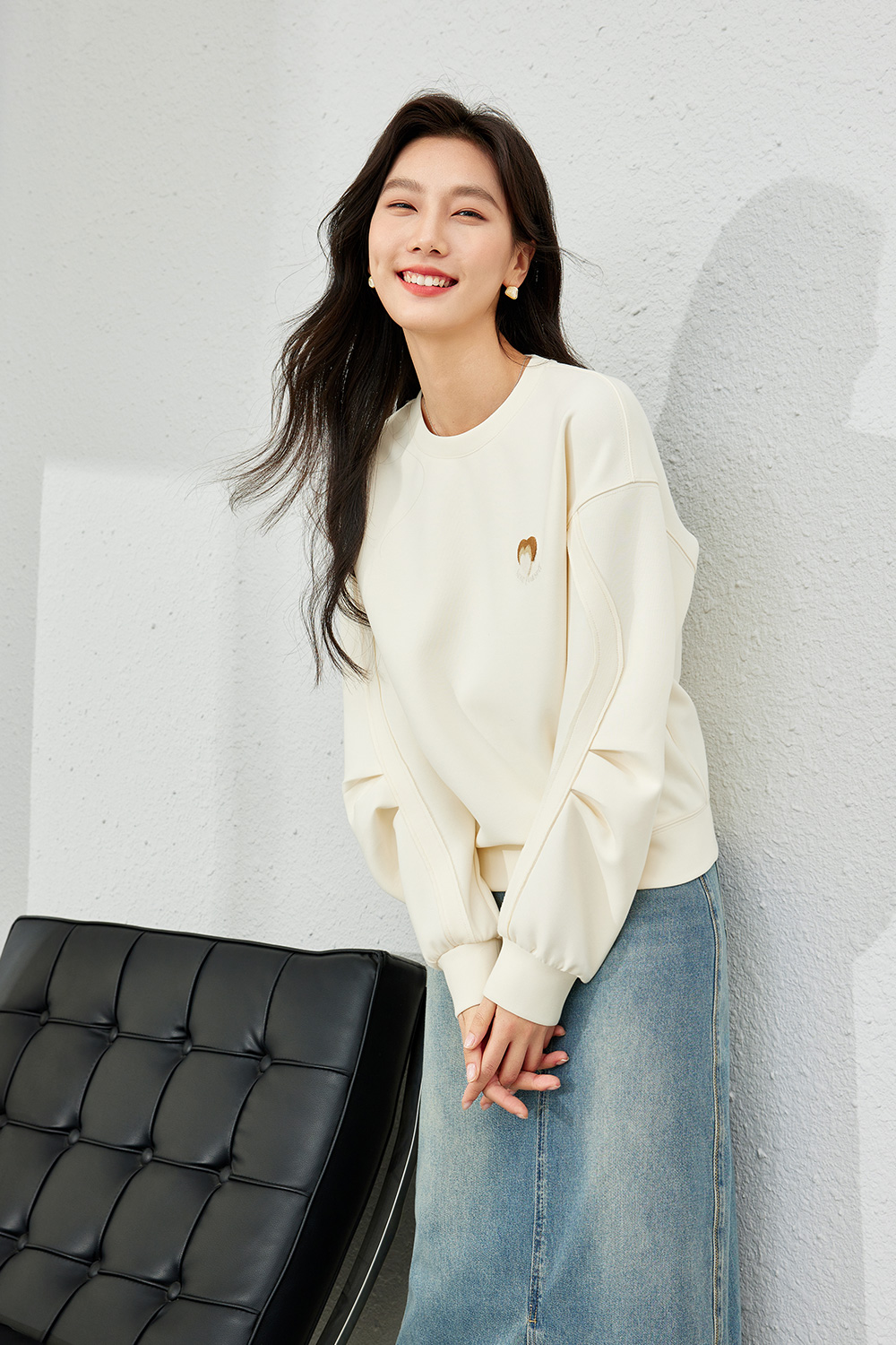 Unique embroidered round neck tops-VIMLYSTORE