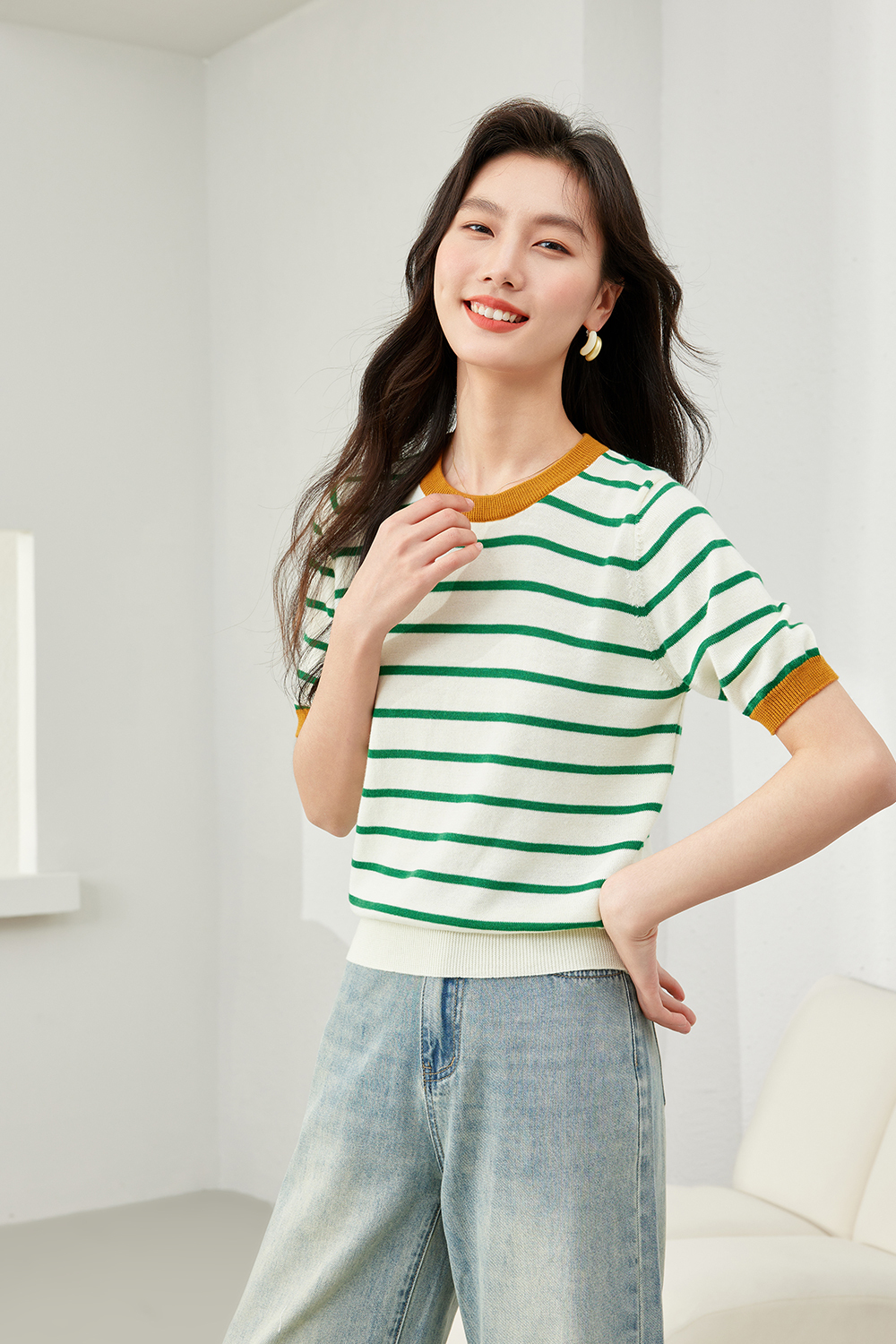 Fashionable Contrast Color Sweater