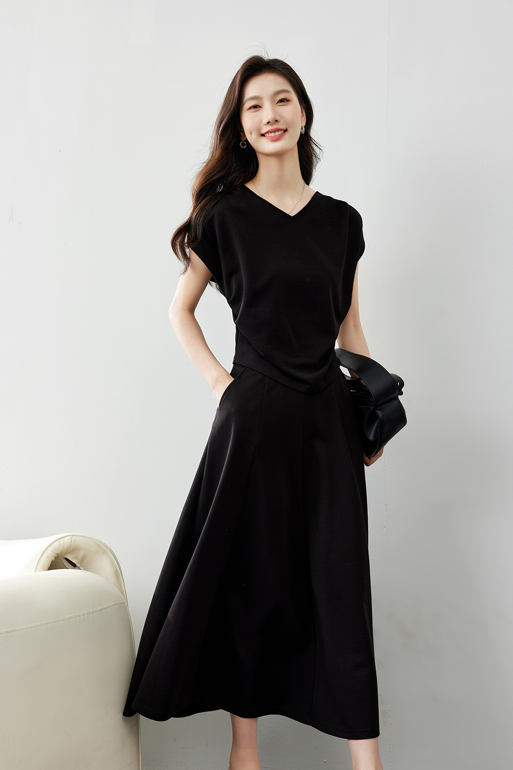 Light T-Shirt And Half Skirt Suit
