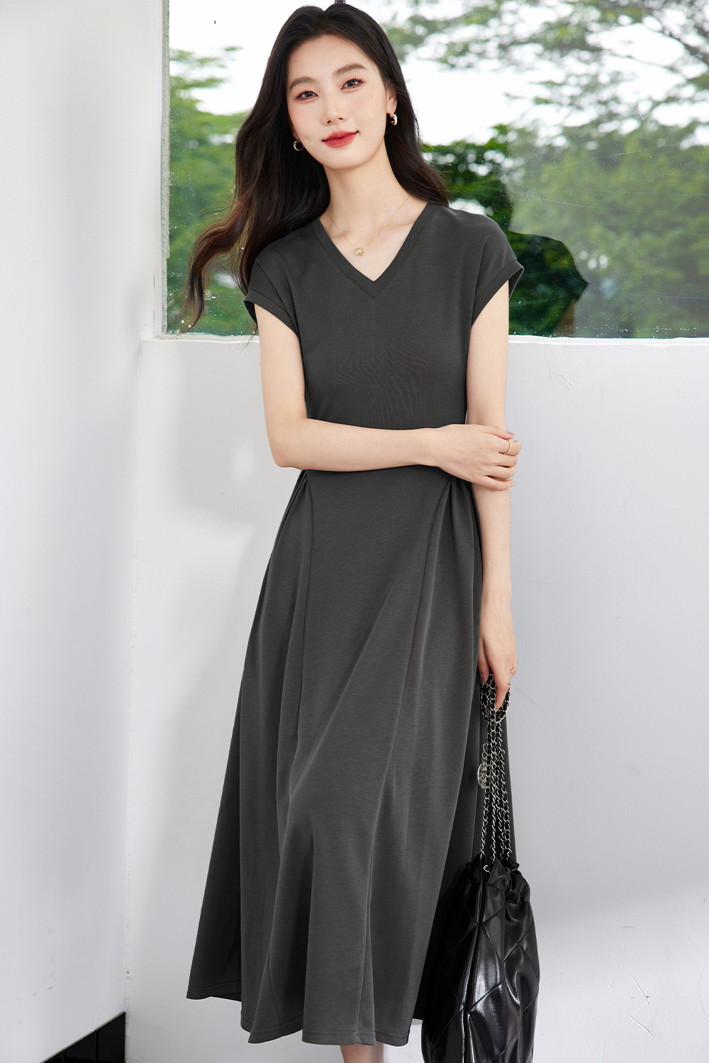 Temperament And High-End Dress