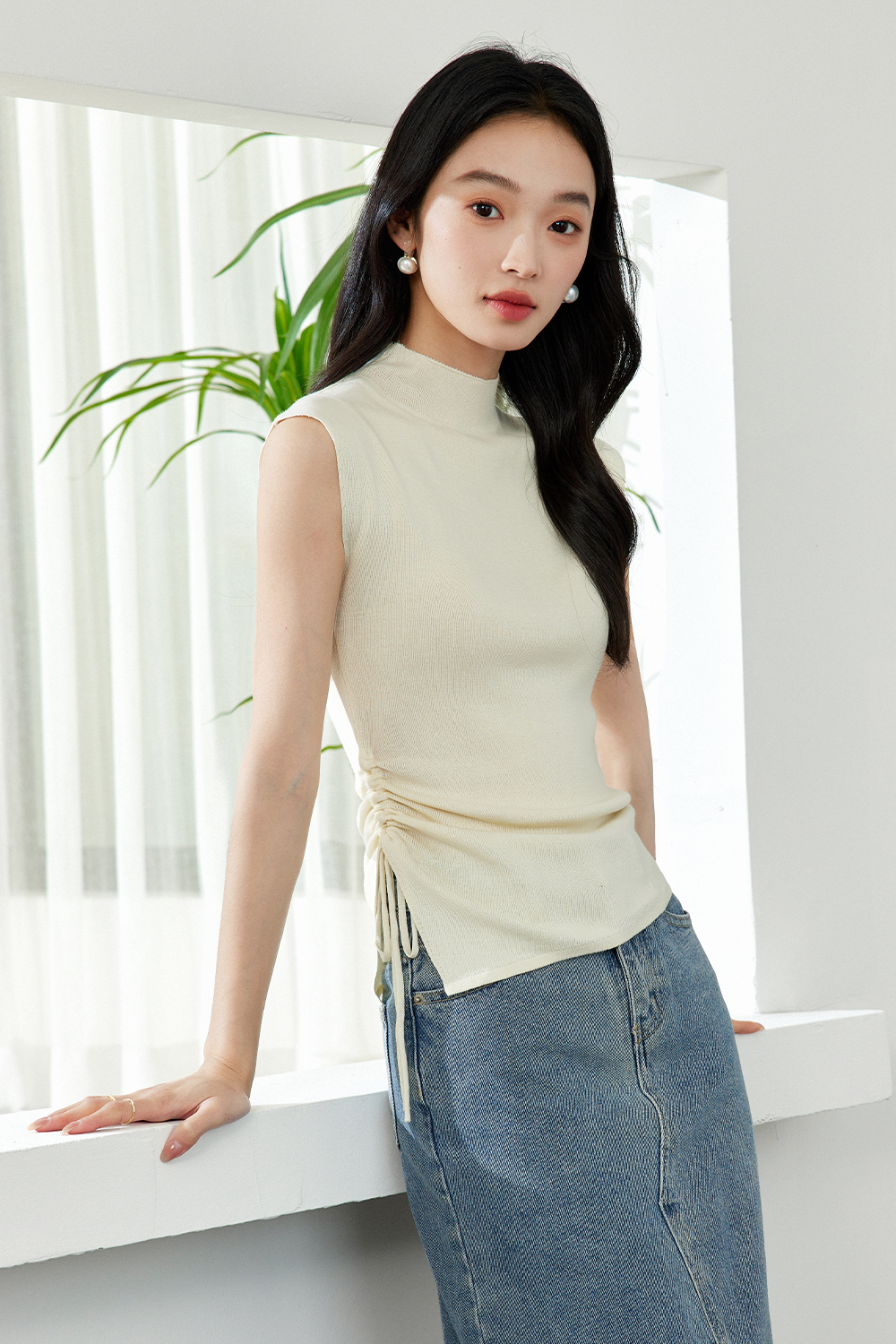 Half Turtleneck Sleeveless Solid Color Sweater