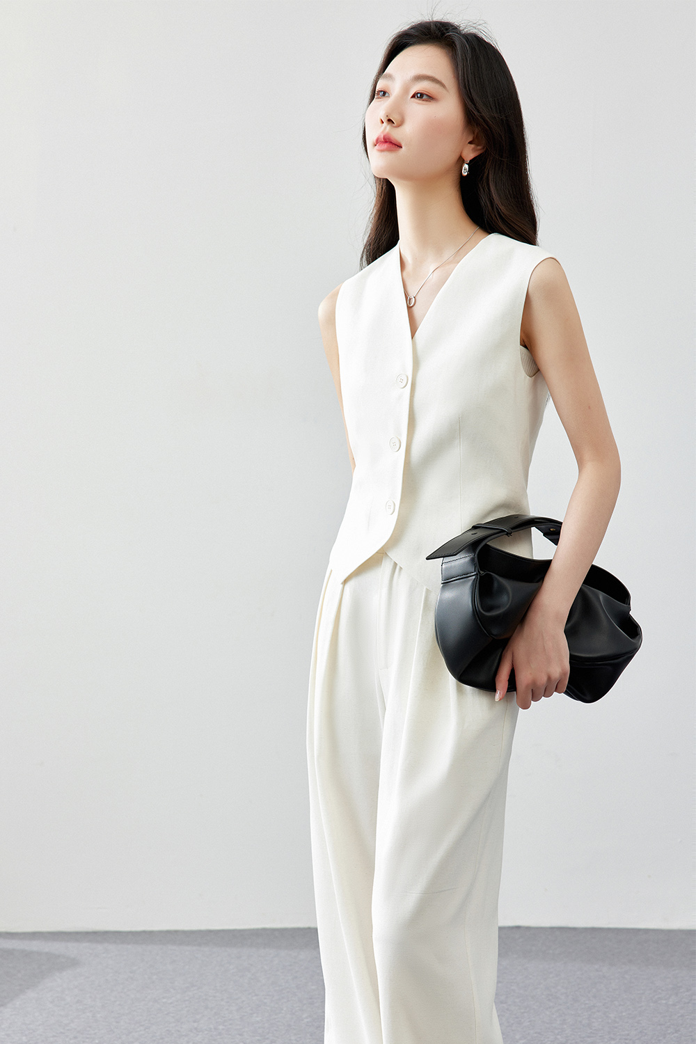 Sleeveless business commuting two-piece set