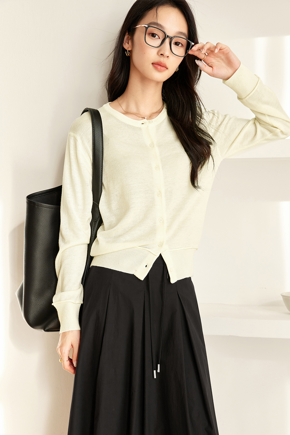 Soft And Waxy Embroidered Knitted Cardigan-VIMLYSTORE