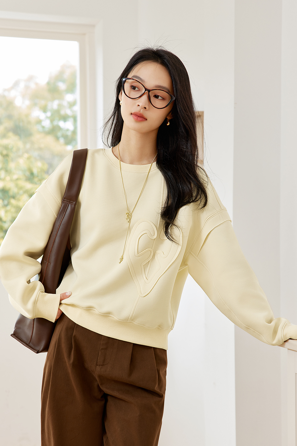 Heart Patch Embroidery Sweatshirt
