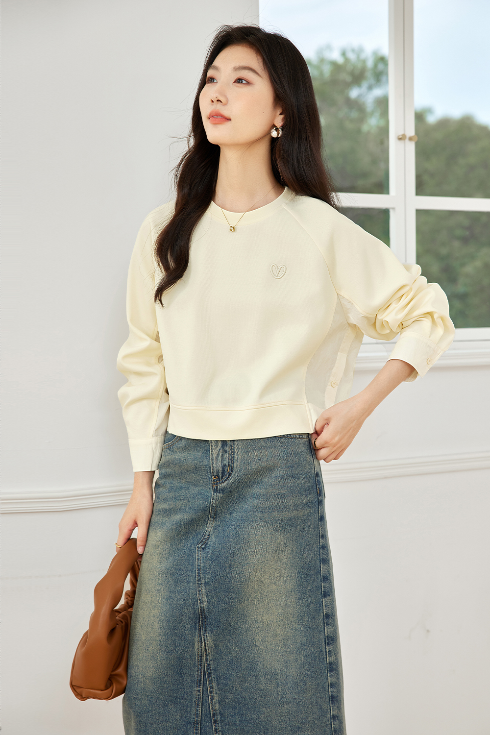 Simple Heart-Shaped Embroidered Sweatshirt-VIMLYSTORE