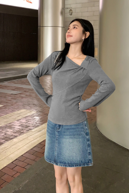 Simple Knotted Long-Sleeved T-Shirt
