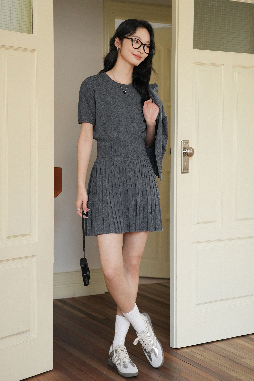 Low-Key Grey Knitted Three-Piece Suit