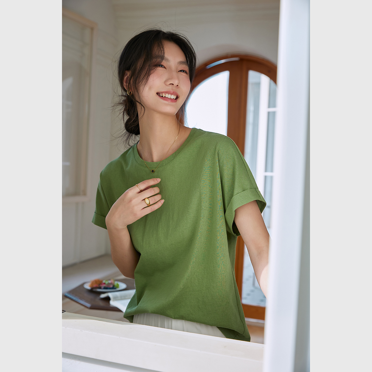 Round Neck Solid Color T-Shirt