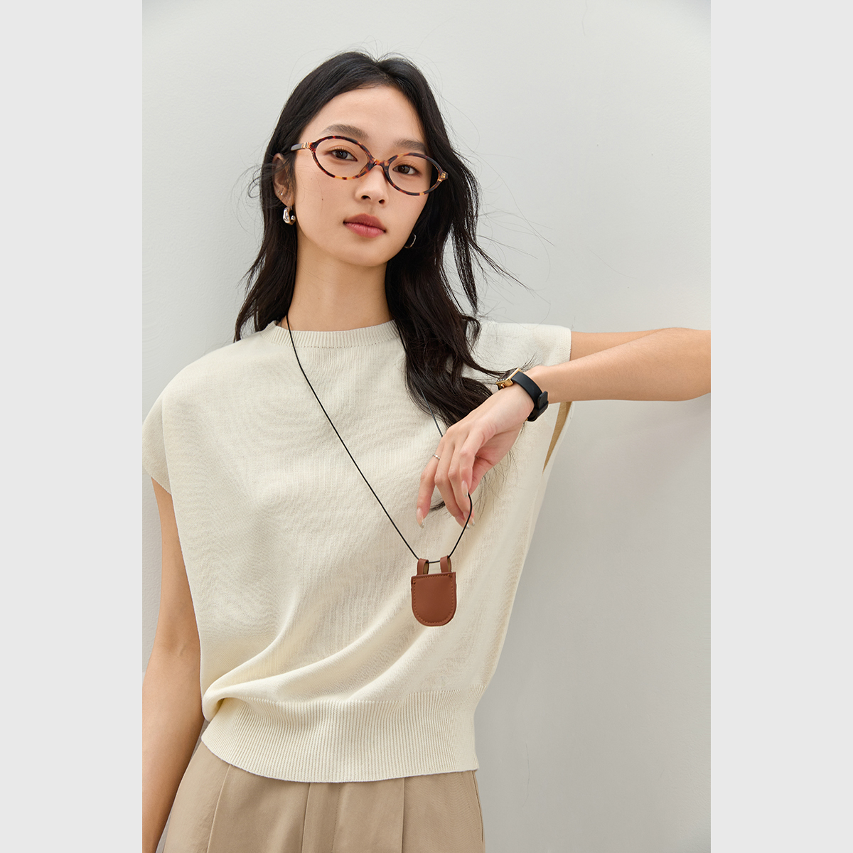 Sleeveless Round Neck Sweater