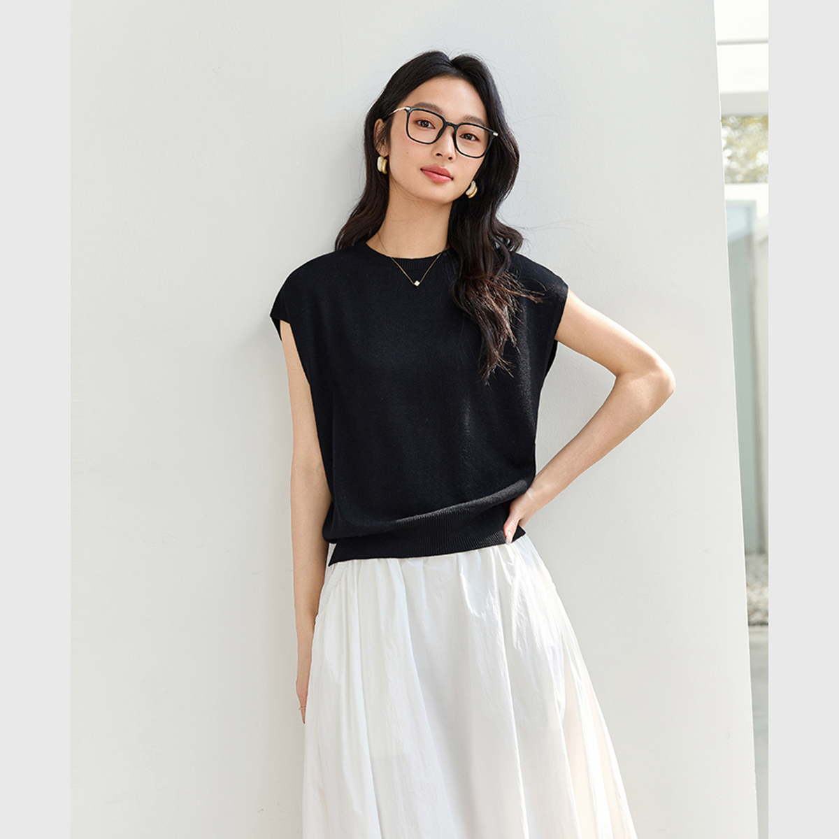 Sleeveless Round Neck Sweater-VIMLYSTORE