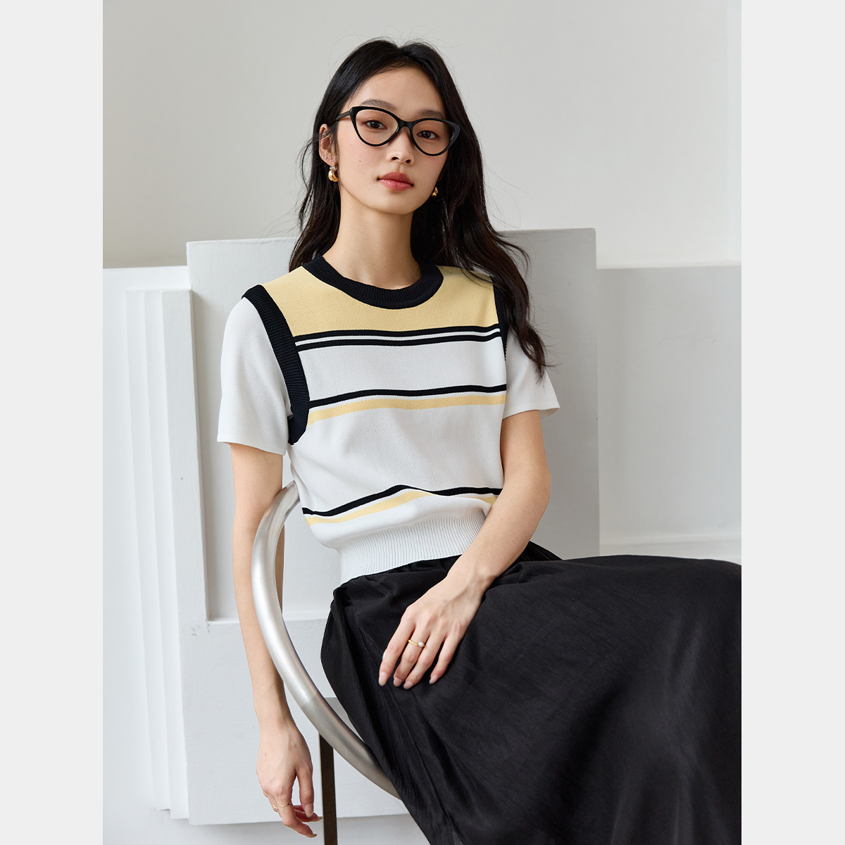 Contrast Striped Round Neck Sweater