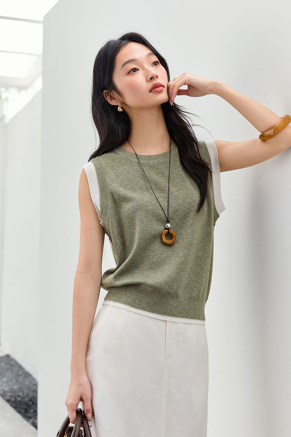 Round Neck Sleeveless Loose Knit Sweater