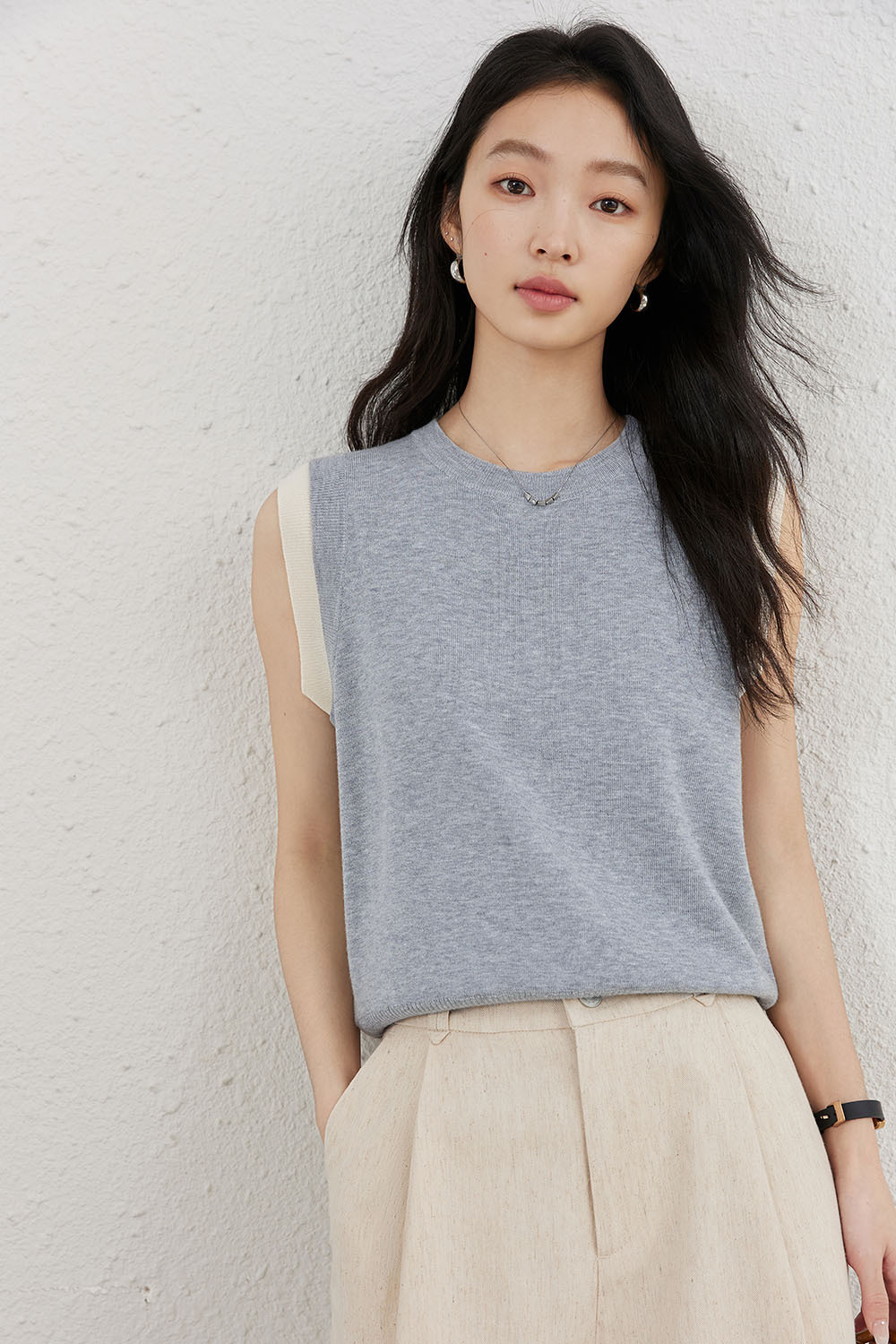 Round Neck Sleeveless Loose Knit Sweater