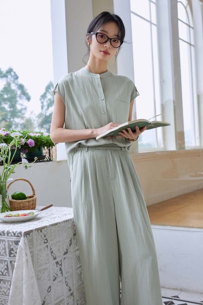 Comfortable Sleeveless Commuter Suit
