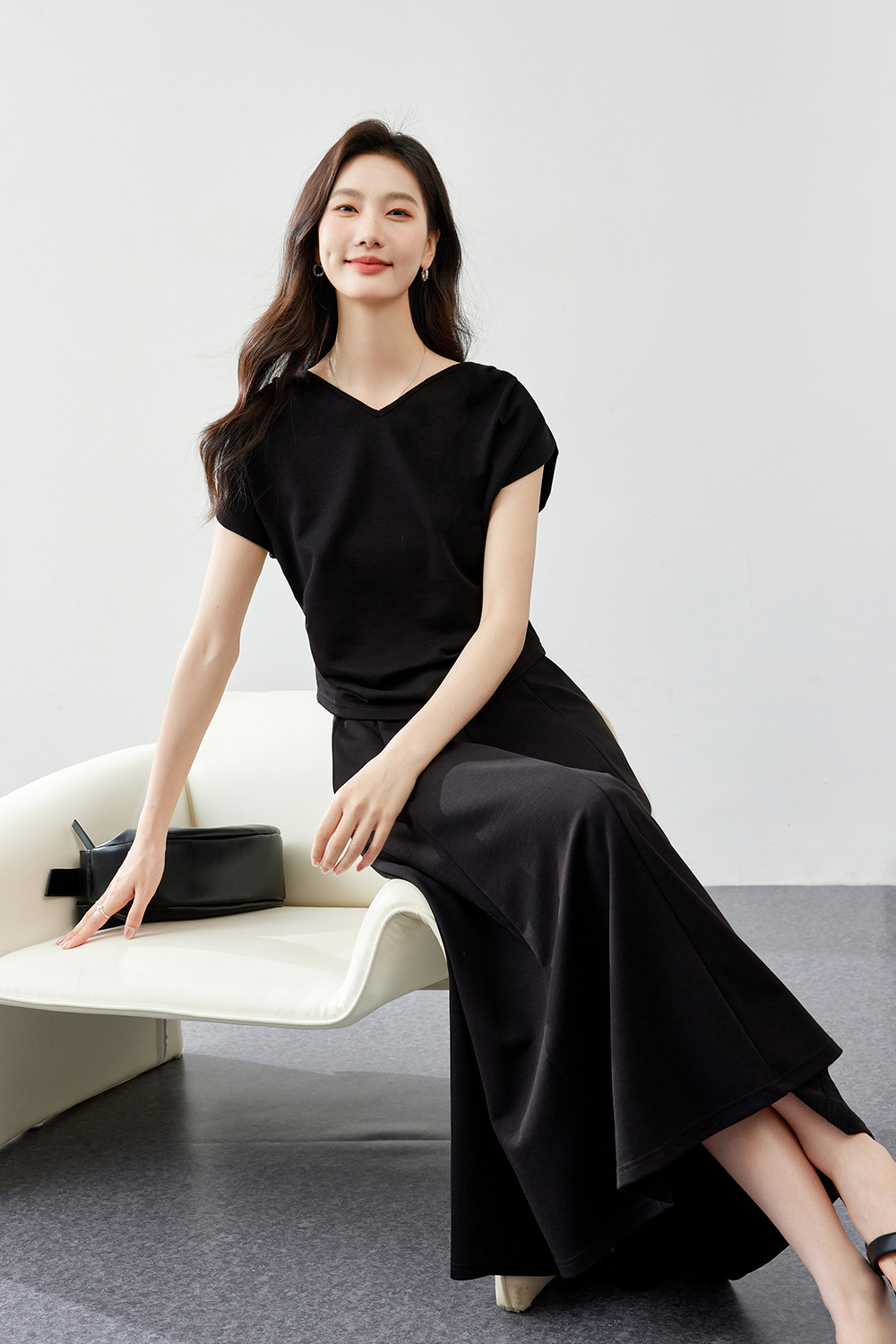 Light T-Shirt And Half Skirt Suit