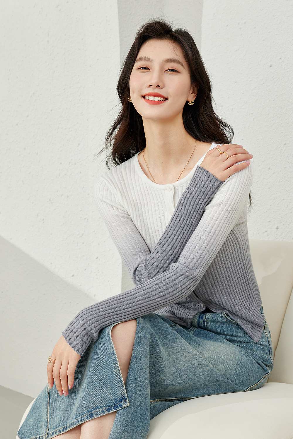 Round Neck Gradient Knit Cardigan