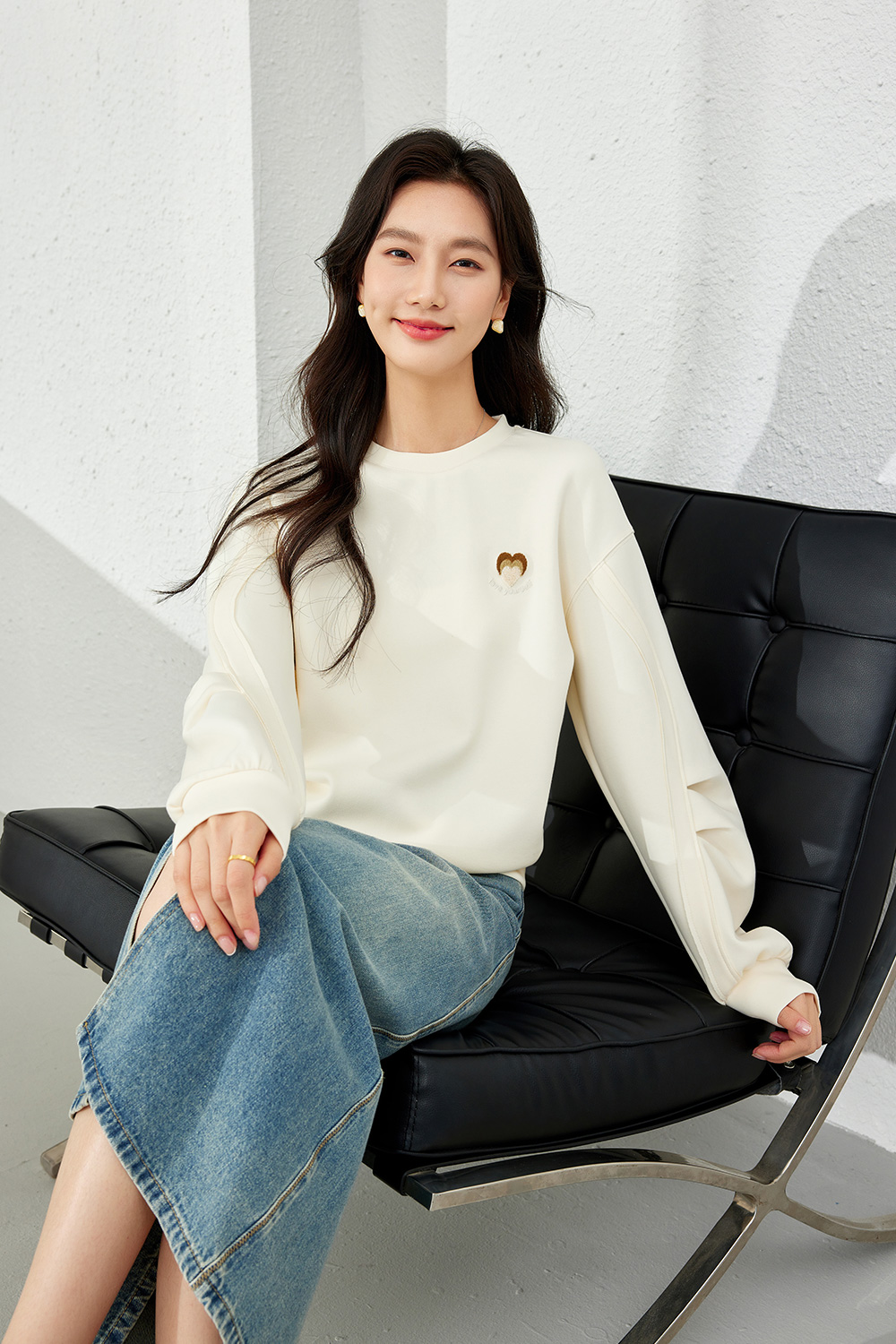 Unique embroidered round neck tops-VIMLYSTORE