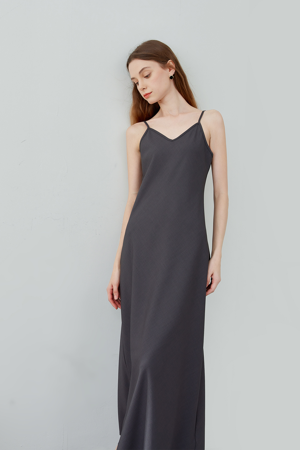 Elegant V-neck suspender dress