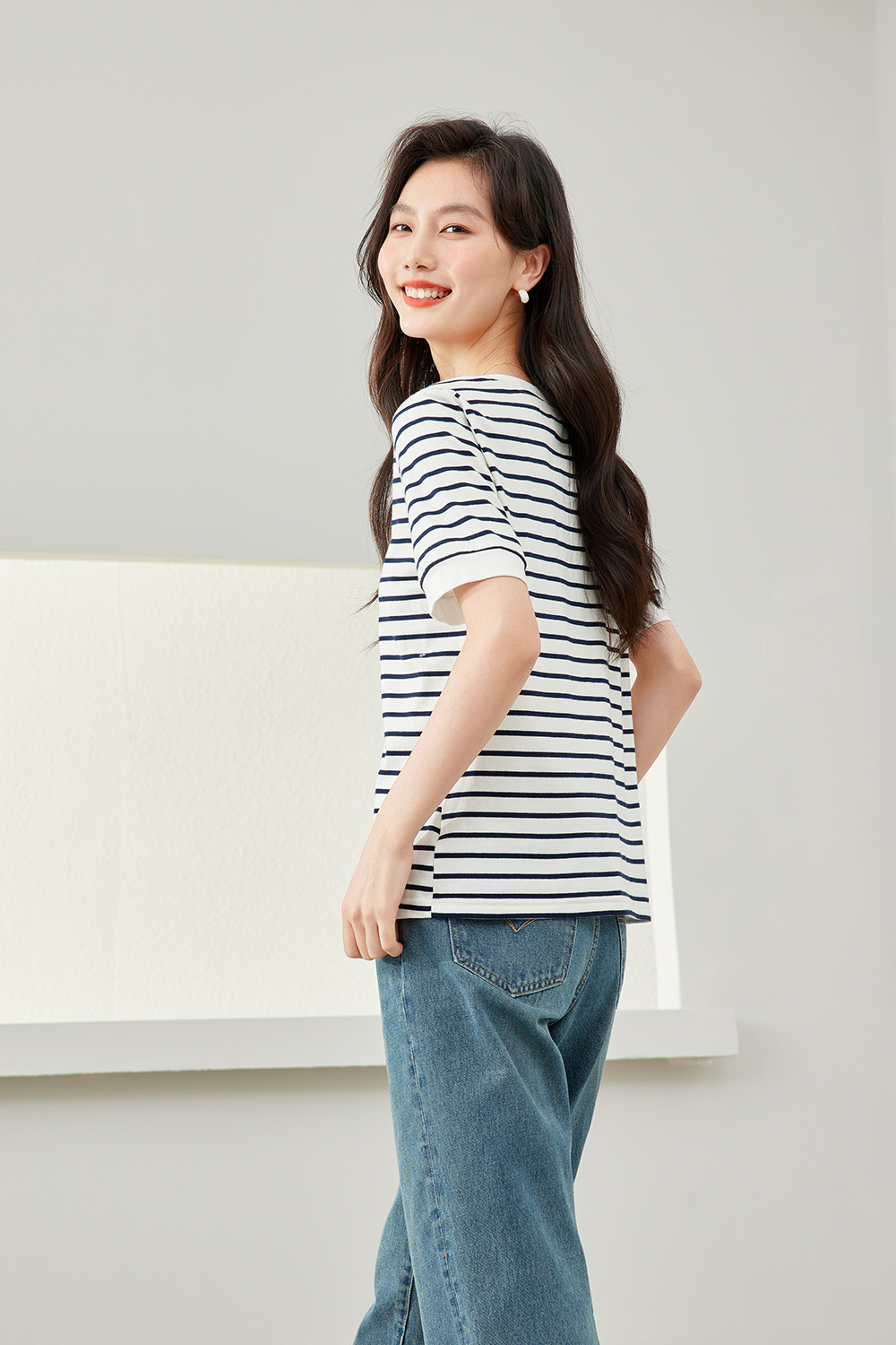 Minimalist Striped Round Neck T-Shirt-VIMLYSTORE