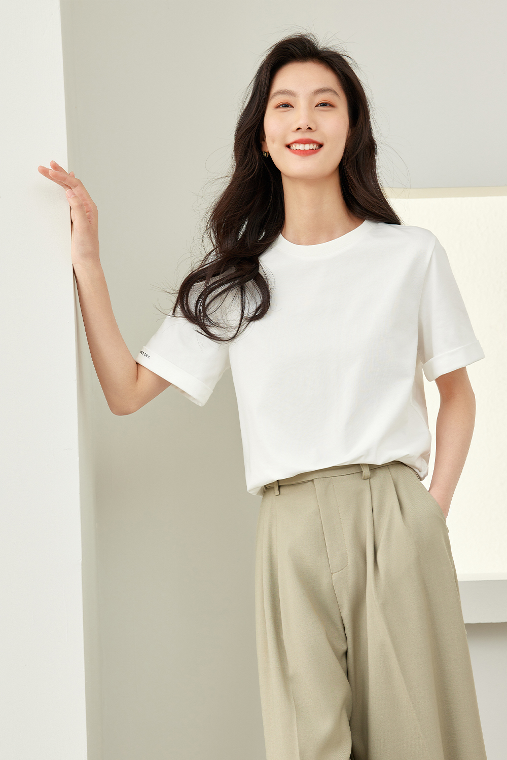 Simple Commuter Round Neck T-Shirt