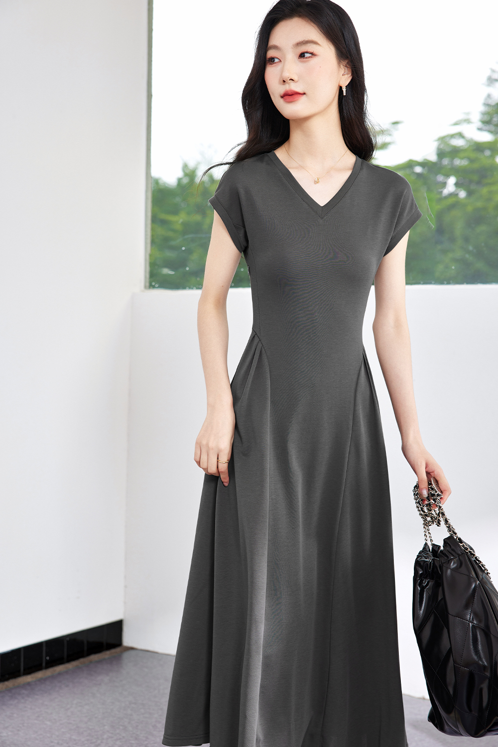 Temperament And High-End Dress