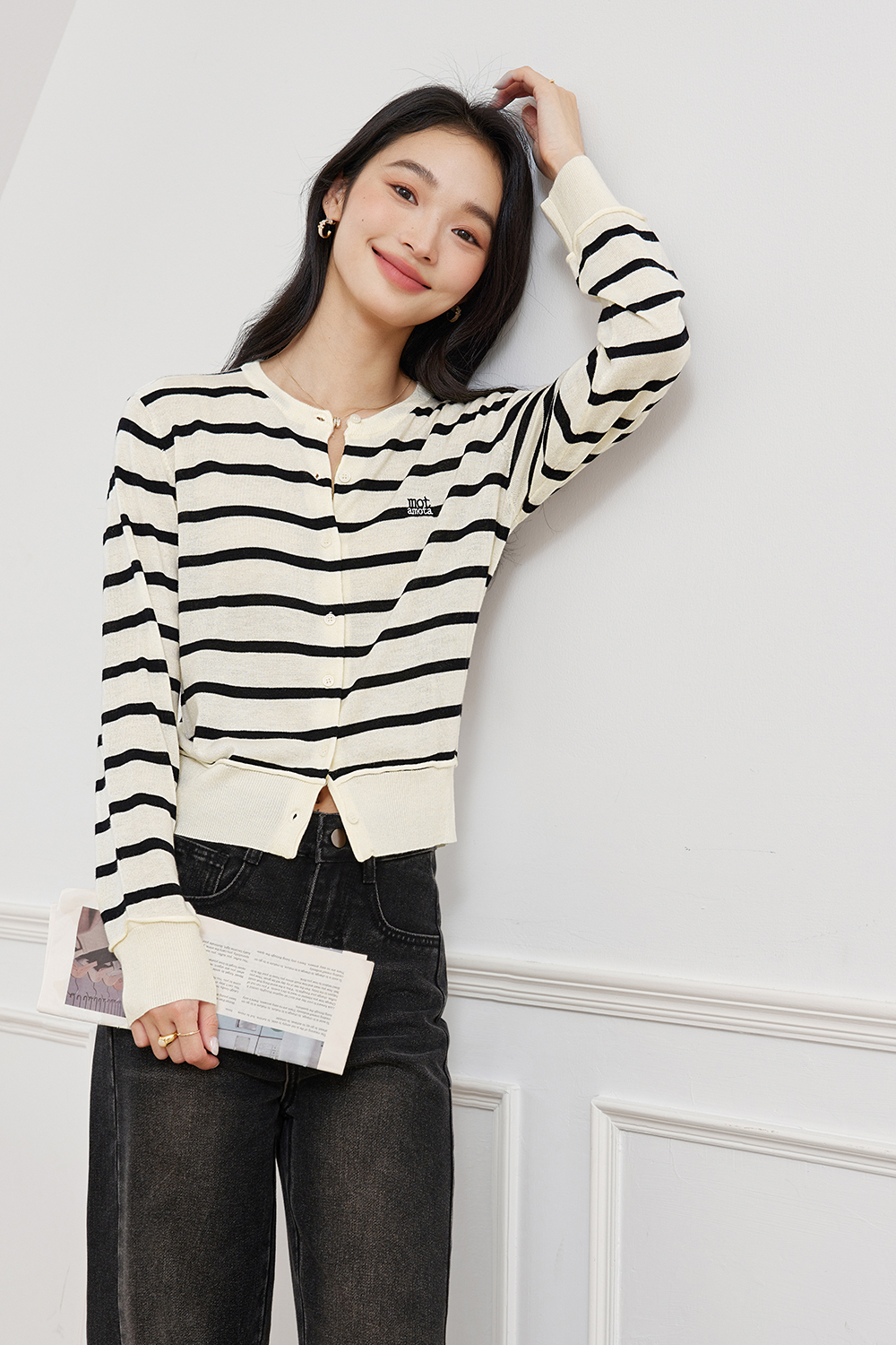 Soft And Waxy Embroidered Knitted Cardigan-VIMLYSTORE